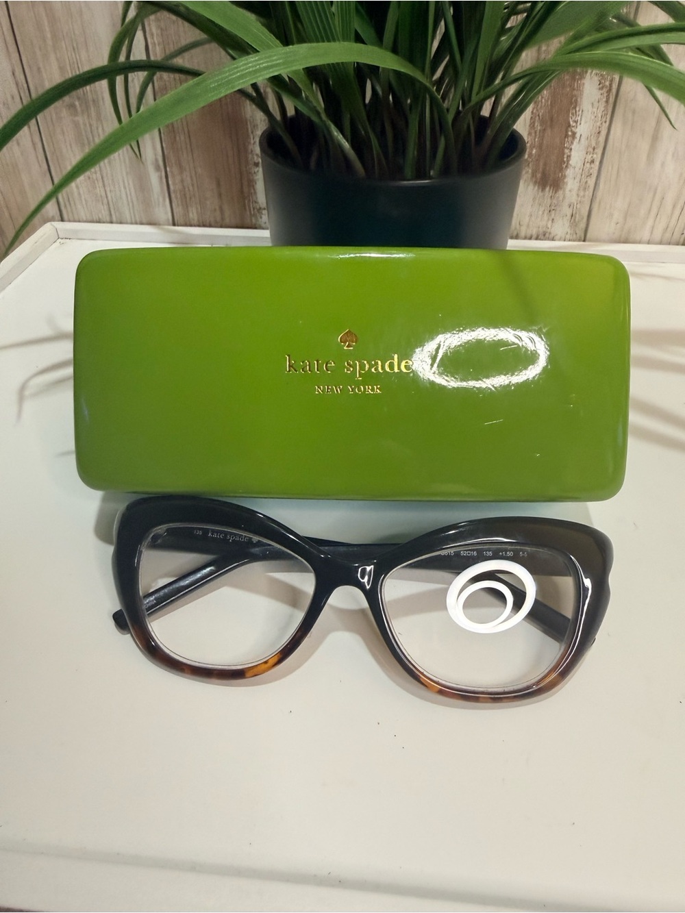 kate spade Black and Tortoise Cat-Eye Readers Glasses with Case +1.50